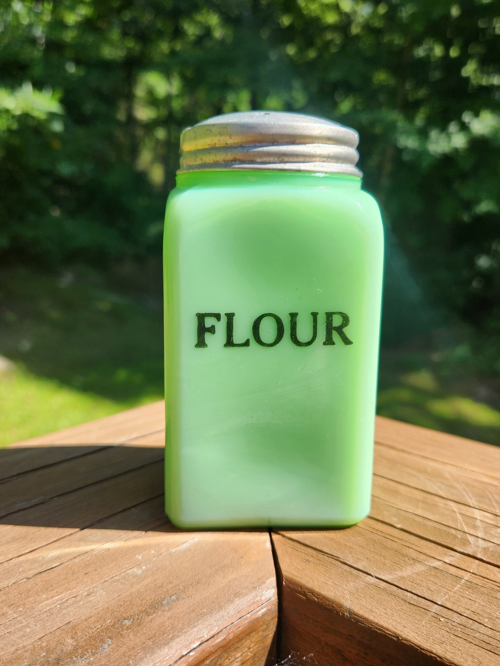 Vintage Jeannette Jadeite Flour Shaker With Lid YES, IT GLOWS!